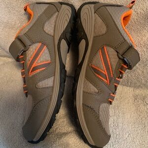 Merrell Outback low sneaker boys size 3 EUC